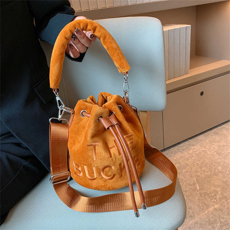 Totes Trendy Brand Designer VELOUR Bucket Shoulder Crossbody Bags Women Handbags and Purse 2022 New Lady's Messenger Bags High Quality Y2211, Pu yellow
Totes Trendy Brand Designer VELOUR Bucket Shoulder Crossbody Bags Women Handbags and Purse 2022 New Lady's Messenger Bags High Quality Y2211, Pu yellow