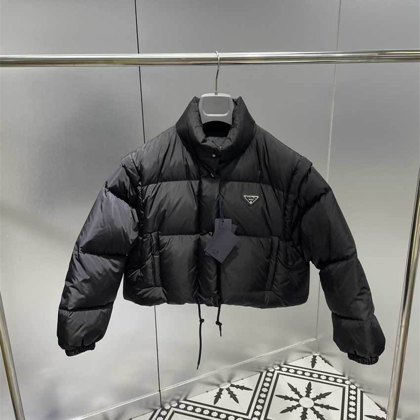 Down jacket high quality P family 2022 autumn winter new style bread short fashion warm sleeve detachable two wear design coat, White
Down jacket high quality P family 2022 autumn winter new style bread short fashion warm sleeve detachable two wear design coat, White