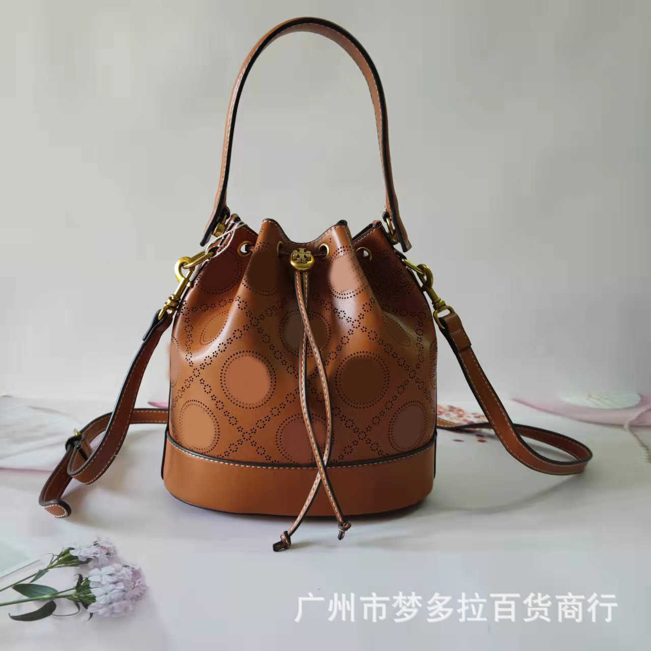 Shoulder bags Luxurys designers Fashion womens T Quality High CrossBody Handbags ladies Totes Sewing Bucket Bag purse 2022 Cross, No bags
Shoulder bags Luxurys designers Fashion womens T Quality High CrossBody Handbags ladies Totes Sewing Bucket Bag purse 2022 Cross, No bags
