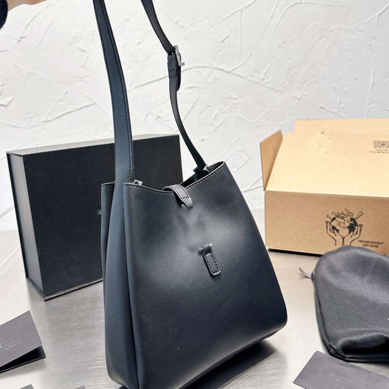 Hobo Armpit Bucket Bag Shoulder Handbag Large Shopping Tote Bag Purse Fashion Cowhide Leather Gold Lettering Hardware Adjustable Strap Lightweigh Duffel
Hobo Armpit Bucket Bag Shoulder Handbag Large Shopping Tote Bag Purse Fashion Cowhide Leather Gold Lettering Hardware Adjustable Strap Lightweigh Duffel