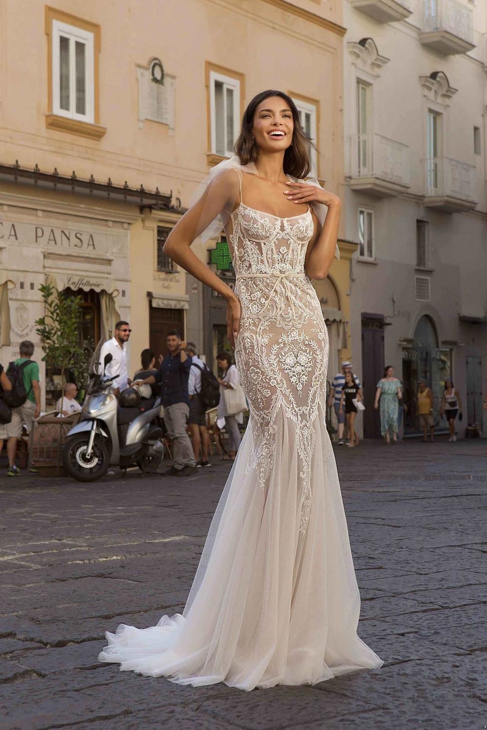 Dresses Spaghetti Straps Lace Appliques Mermaid Bridal Gowns Open Back Sweep Train Wedding Dress Robe De