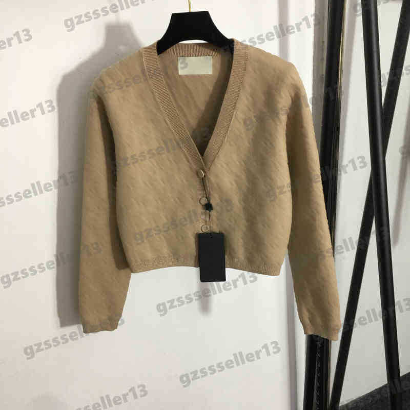 Luxury Womens Sweaters F Letter Jacquard V-neck Knitted Designer Cardigan Sweater Fashion Brand Full Body 3D Letters Pattern Knitwear Women Sweater Tops
Luxury Womens Sweaters F Letter Jacquard V-neck Knitted Designer Cardigan Sweater Fashion Brand Full Body 3D Letters Pattern Knitwear Women Sweater Tops