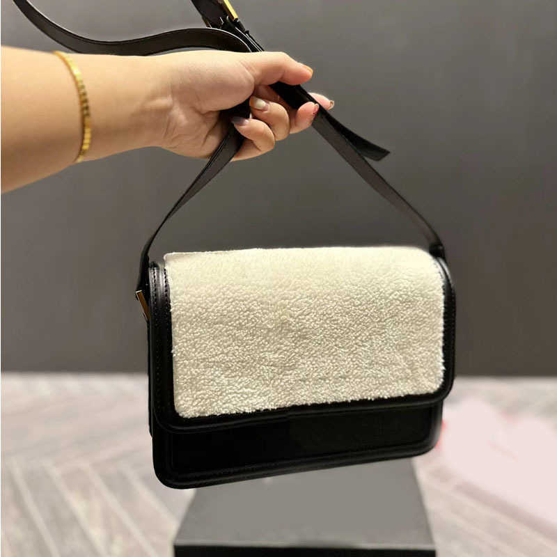 Y vintage Lambswool designer cross body handbag Purses women camera bags designer tote handbag Underarm Bag Shopping purse 221128, Black 2--23*14cm
Y vintage Lambswool designer cross body handbag Purses women camera bags designer tote handbag Underarm Bag Shopping purse 221128, Black 2--23*14cm
