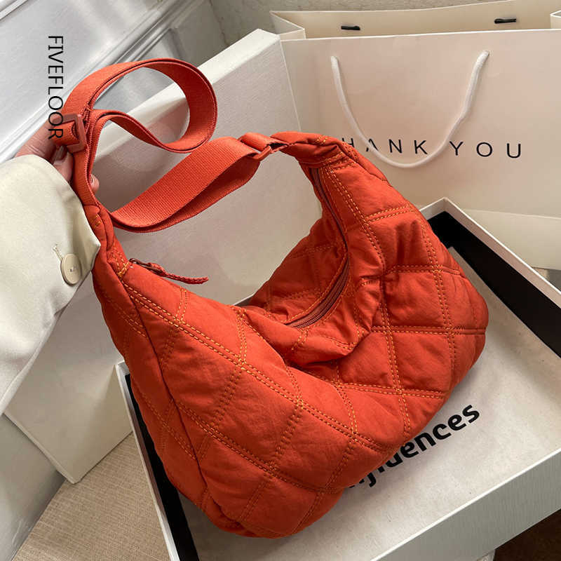 Totes Women Soft Nylon Side Bags 2022 In Trend Brand Quilted Luxury Big Handbags Lady Shoulder Bucket Crossbody Bags Designer Brand Y2211, Light beige
Totes Women Soft Nylon Side Bags 2022 In Trend Brand Quilted Luxury Big Handbags Lady Shoulder Bucket Crossbody Bags Designer Brand Y2211, Light beige