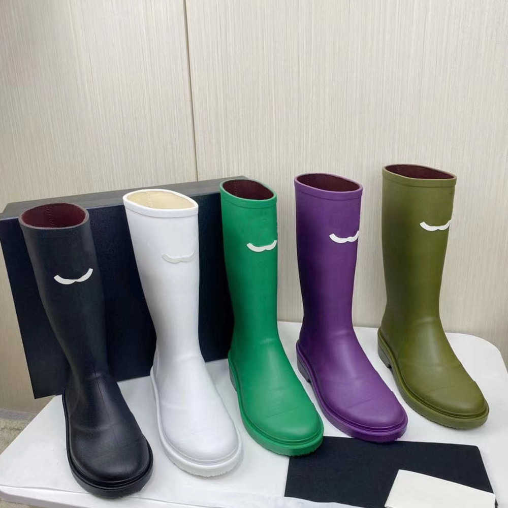 Women Rubber Rain Boots Designer platform PVC Knee Boot 23FW Casual Style Waterproof Welly Boot Luxury Rain boots Water Shoe Soles Outdoor winter boots with box NO431
Women Rubber Rain Boots Designer platform PVC Knee Boot 23FW Casual Style Waterproof Welly Boot Luxury Rain boots Water Shoe Soles Outdoor winter boots with box NO431