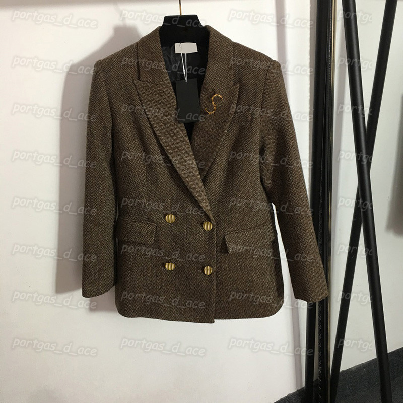 Women Wool Blazer Coat Letter Brooch Decoration Suit Slim Double Breasted Vintage Brown Tweed Blazers, Brown with label #20227171
Women Wool Blazer Coat Letter Brooch Decoration Suit Slim Double Breasted Vintage Brown Tweed Blazers, Brown with label #20227171