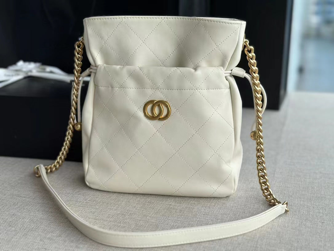 Fashion Women's designer Shoulder Bags 5A Crossbody handbag Cowhide Metal Chain Retro Wallet envelope bags lady purse camera Shopping bag, White
Fashion Women's designer Shoulder Bags 5A Crossbody handbag Cowhide Metal Chain Retro Wallet envelope bags lady purse camera Shopping bag, White