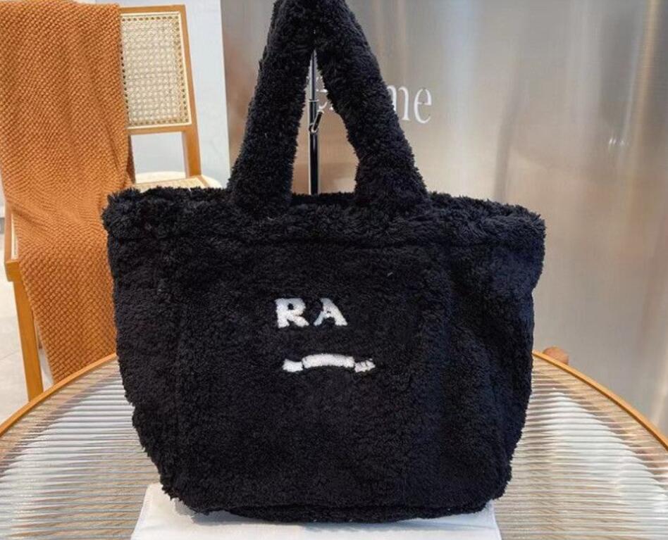 2023 designer High-end Plush Shoulder Bags Bag shoulderbag for women Chest pack lady Tote hand bags purse messengerbag handbags Colorful, White
2023 designer High-end Plush Shoulder Bags Bag shoulderbag for women Chest pack lady Tote hand bags purse messengerbag handbags Colorful, White