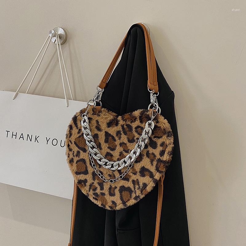 Evening Bags Niche Design Heart Leopard Love Plush Faux Fur Metal Chain Box Early Autumn Winter Shoulder Messenger Bag 2022 For Female
Evening Bags Niche Design Heart Leopard Love Plush Faux Fur Metal Chain Box Early Autumn Winter Shoulder Messenger Bag 2022 For Female