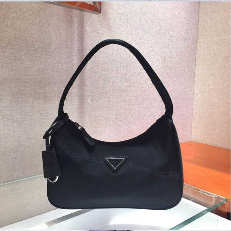 Re-edition Underarm Prad Clutch bag 2000 Nylon leather Shoulder bags Women Crossbody messenger hobo purses lady Handbag Luxurys Designers, Red
Re-edition Underarm Prad Clutch bag 2000 Nylon leather Shoulder bags Women Crossbody messenger hobo purses lady Handbag Luxurys Designers, Red
