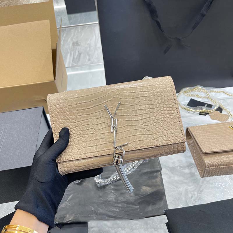 2022 Luxury Handbag Shoulder Bag Brand LOULOU Y-ShapedChain Black Clamshell Messenger Chain Bags Box Wholesale Plain bags Designer Seam Leather Ladies Metal, Cream
2022 Luxury Handbag Shoulder Bag Brand LOULOU Y-ShapedChain Black Clamshell Messenger Chain Bags Box Wholesale Plain bags Designer Seam Leather Ladies Metal, Cream