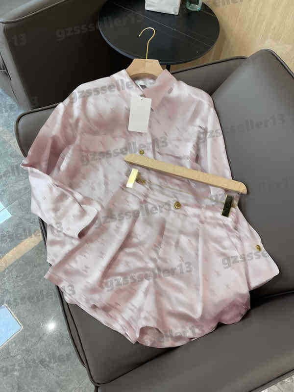 Womens Two Pieces Pants Designer Autumn Ce Two-piece Sets Gold Buckle Jacquard Fabric Long-sleeved Shirt Shorts Suit Women Clothing
Womens Two Pieces Pants Designer Autumn Ce Two-piece Sets Gold Buckle Jacquard Fabric Long-sleeved Shirt Shorts Suit Women Clothing