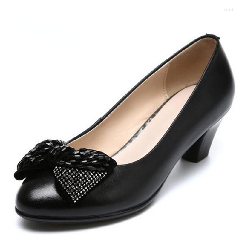 Dress Shoes 2022 Crystal Bowknot Genuine Leather Women Fashion High Heels Large Size Light Soft Comfortable Black
Dress Shoes 2022 Crystal Bowknot Genuine Leather Women Fashion High Heels Large Size Light Soft Comfortable Black