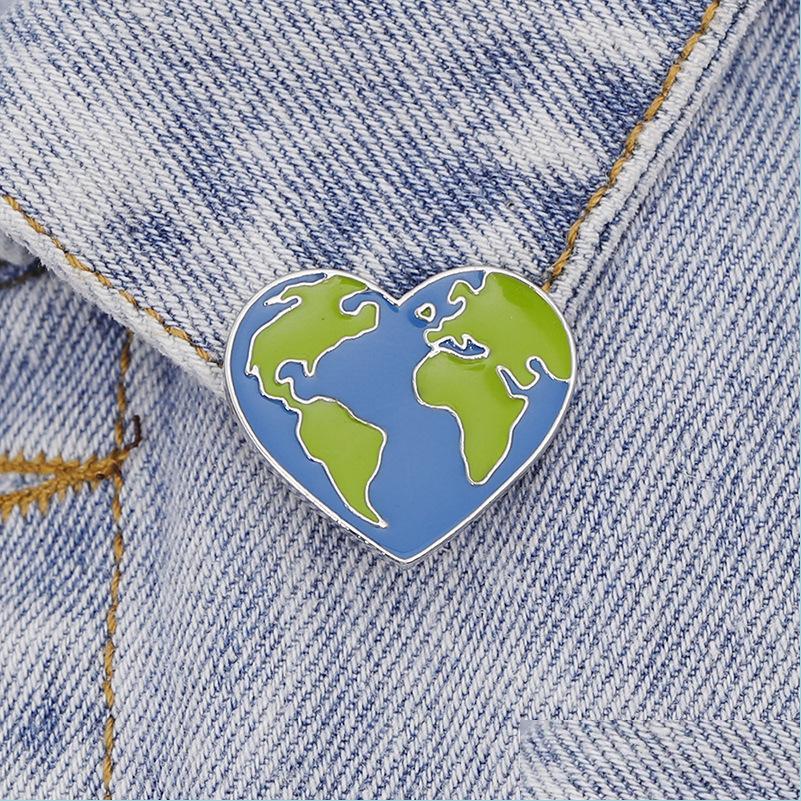 Pins Brooches Green Earth Heart World Map Label Pins Alloy Brooches Hat Clothes Bag Enamel Pin Travel Commemorative Badge U Dhgarden Dh5Xq
