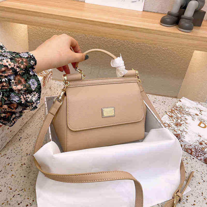 Totes D Women Tote Bag G Fashion Womens Designer Bag Messenger Bags Lady Shouder Crossbody Bags Females Design Handbag Purse Wallet 220817, Dgbag-green-21*17cm
Totes D Women Tote Bag G Fashion Womens Designer Bag Messenger Bags Lady Shouder Crossbody Bags Females Design Handbag Purse Wallet 220817, Dgbag-green-21*17cm