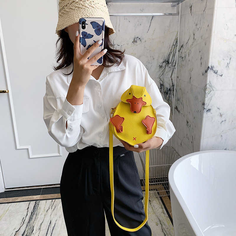 Shoulder Bags Cartoon duck lady bag 2022 new cute girl small fashion contrast color Single Messenger Bag trend, White
Shoulder Bags Cartoon duck lady bag 2022 new cute girl small fashion contrast color Single Messenger Bag trend, White