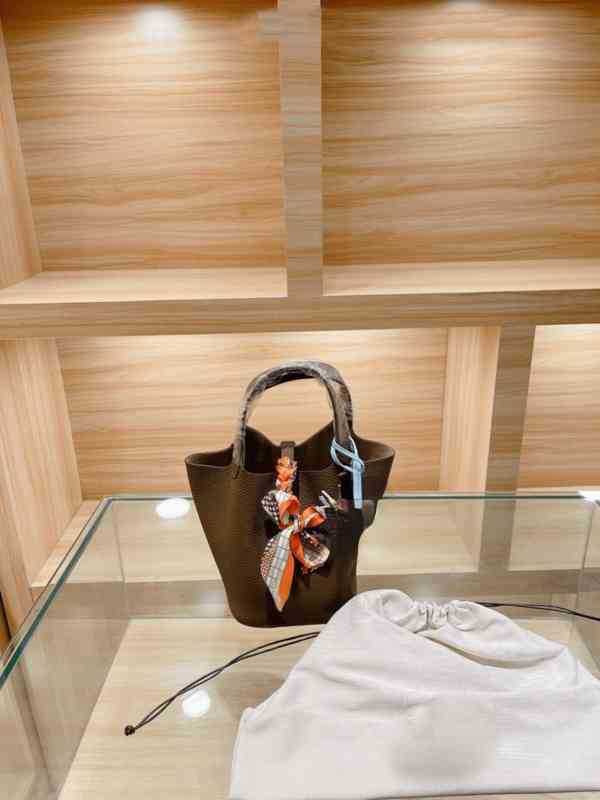 Shoulder Bags Luxury Brand Bucket Wallet Fashion Square Food Basket Bag Women's Designer High Quality Real Leather Mobile Phone Handbag 1128, Black
Shoulder Bags Luxury Brand Bucket Wallet Fashion Square Food Basket Bag Women's Designer High Quality Real Leather Mobile Phone Handbag 1128, Black