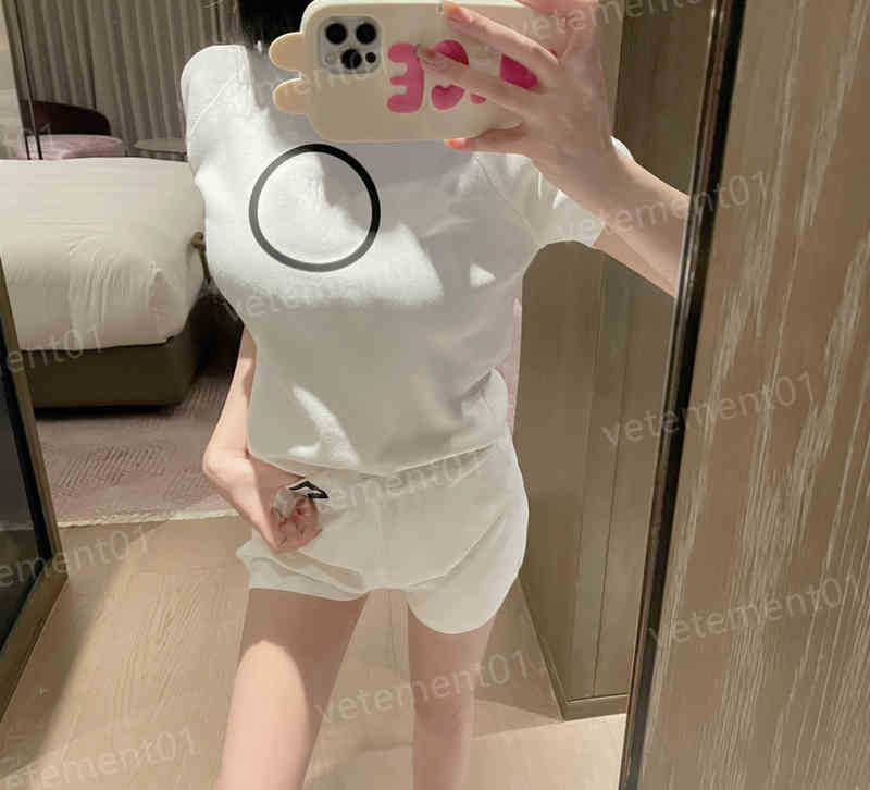 Womens Two Piece Pants Ice Silk Knit Jacquard Breathable Tee And Shorts 2 Piece Sets Luxurious Designer Tracksuit Women Clothing Sizes S
Womens Two Piece Pants Ice Silk Knit Jacquard Breathable Tee And Shorts 2 Piece Sets Luxurious Designer Tracksuit Women Clothing Sizes S