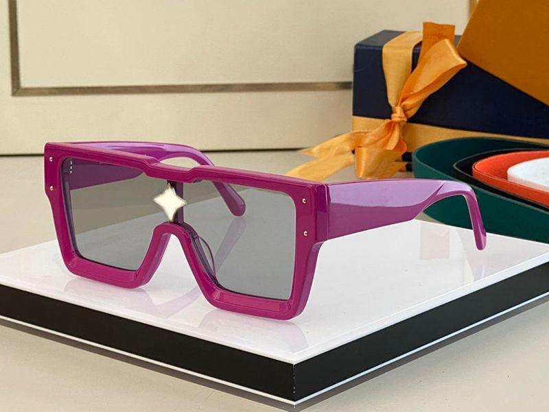 Oversized Designer Sunglasses for Men Woman Luxury Eyeglasses Vintage Brand Outdoor Shades PC Frame Fashion Classic Eyewear Lady Sun glasses With Original Box
Oversized Designer Sunglasses for Men Woman Luxury Eyeglasses Vintage Brand Outdoor Shades PC Frame Fashion Classic Eyewear Lady Sun glasses With Original Box