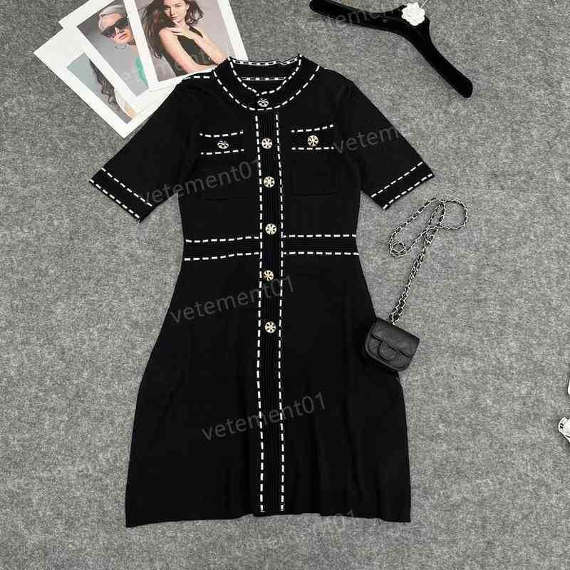 Womens Designer Dresses Fashion High Quality Fabrics Round Neck Buttons Embellished Brand Dresses Luxury Women Summer Casual Dresses 0912
Womens Designer Dresses Fashion High Quality Fabrics Round Neck Buttons Embellished Brand Dresses Luxury Women Summer Casual Dresses 0912