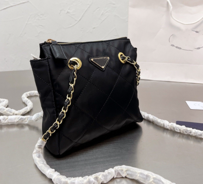 Fashion Designer Parachute Package Classic Retro Chain Bag Diamond Quilted Stray Bags Shoulder Messenger Bag Women, Aspic
Fashion Designer Parachute Package Classic Retro Chain Bag Diamond Quilted Stray Bags Shoulder Messenger Bag Women, Aspic