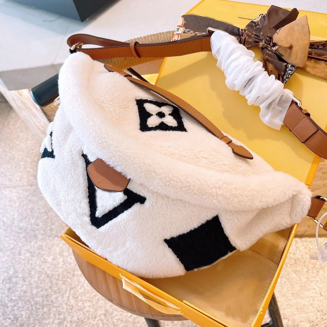 Original Hardware Soft Plush High Quality Genuine Teddy Men Chest Bag Bumbag Designers Crossbody Bags Purse Letter Tedy Luxurys Lambswool, Blue
Original Hardware Soft Plush High Quality Genuine Teddy Men Chest Bag Bumbag Designers Crossbody Bags Purse Letter Tedy Luxurys Lambswool, Blue
