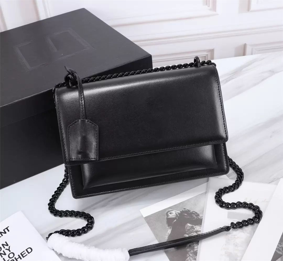 Designer SUNSET tote bag shoulder WOC smooth Leather Metal fittings envelope metal sign handbag with key ring chain womens men crossbody bags, Black gold
Designer SUNSET tote bag shoulder WOC smooth Leather Metal fittings envelope metal sign handbag with key ring chain womens men crossbody bags, Black gold