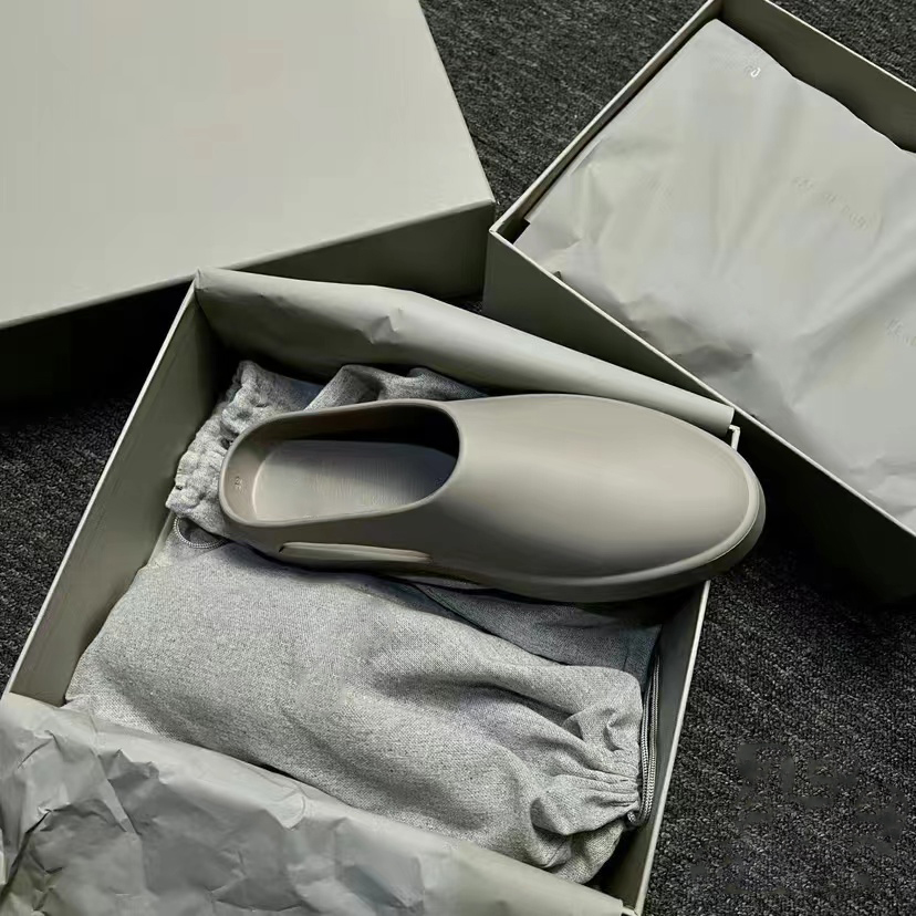 Fear God Slipper 7th The California Rubber Slipper Men Women Fashion Outdoor Extralight Sandal Platform Trainers Sneakers Slip on Casual Shoes
Fear God Slipper 7th The California Rubber Slipper Men Women Fashion Outdoor Extralight Sandal Platform Trainers Sneakers Slip on Casual Shoes