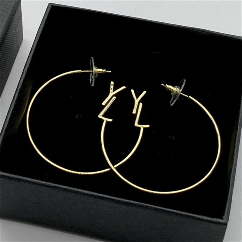 Ear Studs Designers Earring Hoop Earrings For Womens Simple Earring Luxury Designer Jewelry Ornaments Silver Studs Fashion Party Stud
Ear Studs Designers Earring Hoop Earrings For Womens Simple Earring Luxury Designer Jewelry Ornaments Silver Studs Fashion Party Stud