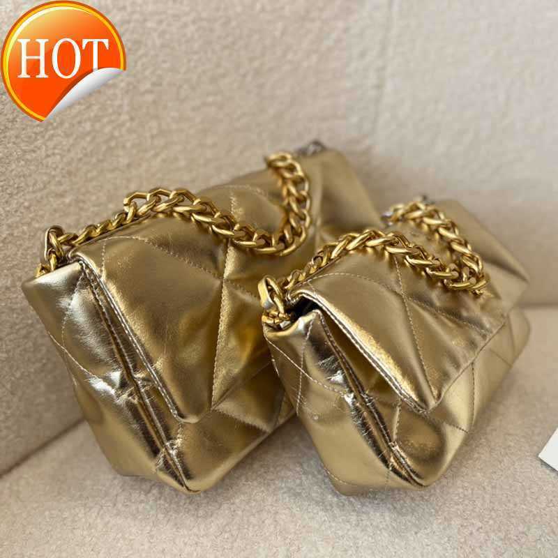 Ladies Luxury Designer Shoulder Bags 2023 Fashion Clamshell Crossbody Bag Gold Silver Texture Sheepskin Gold Metal Chain Envelope Package Factory Direct Sales
Ladies Luxury Designer Shoulder Bags 2023 Fashion Clamshell Crossbody Bag Gold Silver Texture Sheepskin Gold Metal Chain Envelope Package Factory Direct Sales
