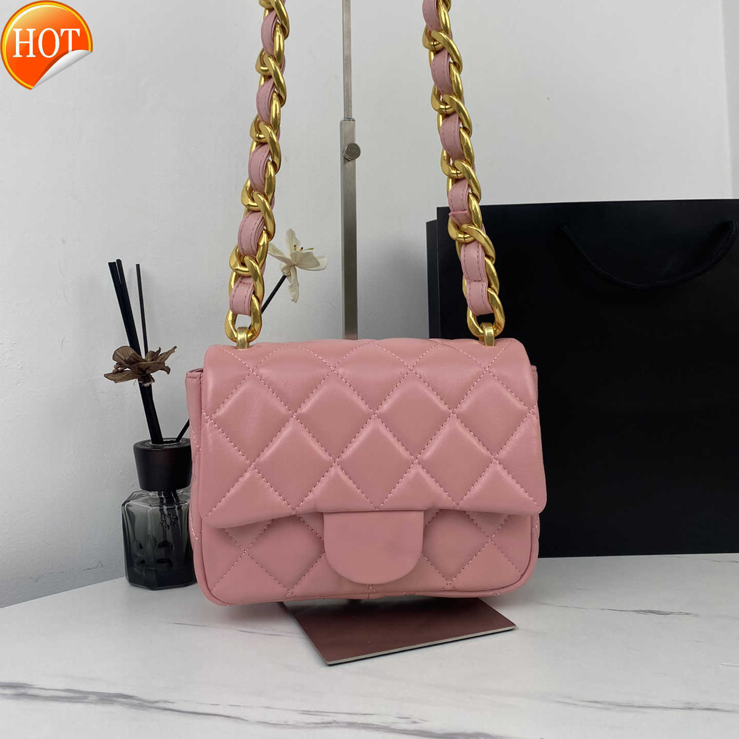 Women's Luxury Designer Shoulder Bags 2023 Fashion Clamshell Bag Texture Sheepskin Seven Color Selection of Top Gold Chain Crossbody Bag Factory Direct Sales, Blue
Women's Luxury Designer Shoulder Bags 2023 Fashion Clamshell Bag Texture Sheepskin Seven Color Selection of Top Gold Chain Crossbody Bag Factory Direct Sales, Blue