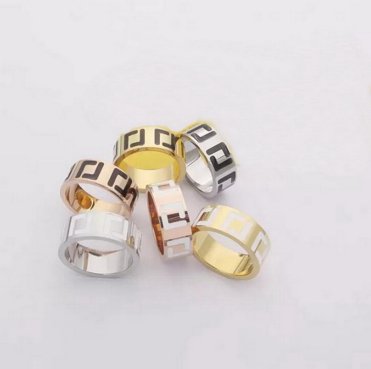 Fashion Titanium Steel Rings Engraved F Letter With Black White Enamel Fashion Style Men Lady Women 18K Gold Wide Ring Jewelry Gifts FRN1 --13
Fashion Titanium Steel Rings Engraved F Letter With Black White Enamel Fashion Style Men Lady Women 18K Gold Wide Ring Jewelry Gifts FRN1 --13