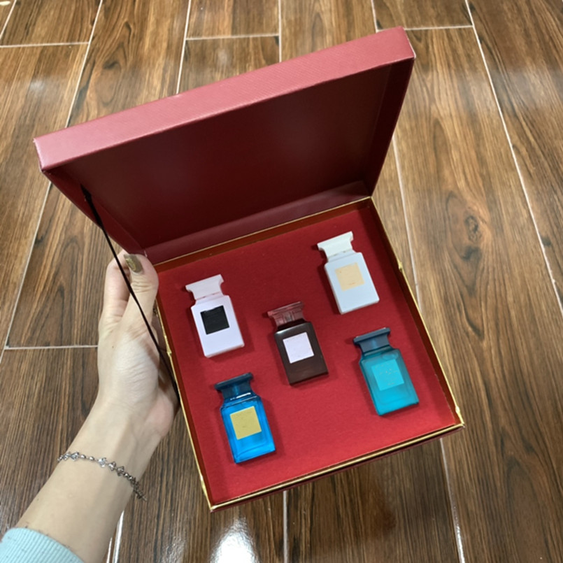 Newest Brand Perfume for woman man Fragrance Cherry Peach OUd Wood ebene fume 7.5ml EAU De Parfum Spray Designer rose de china Cologne Wholesale Gift Perfumes
Newest Brand Perfume for woman man Fragrance Cherry Peach OUd Wood ebene fume 7.5ml EAU De Parfum Spray Designer rose de china Cologne Wholesale Gift Perfumes