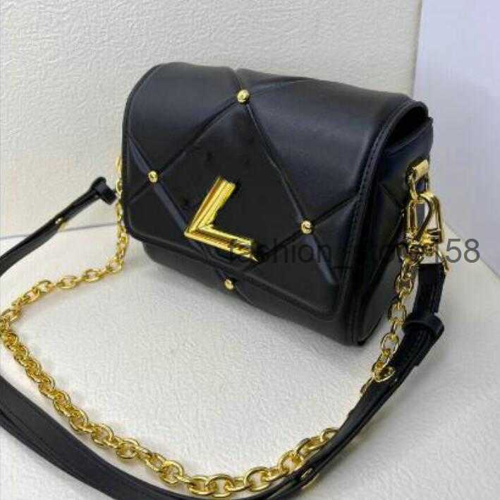 Highs Quality fashion designer Leather Women chain Twist Shoulder Bag Lock Flap Handbag Calfskin Twist Denim Crossbody Bag Lady Pochette, Black
Highs Quality fashion designer Leather Women chain Twist Shoulder Bag Lock Flap Handbag Calfskin Twist Denim Crossbody Bag Lady Pochette, Black