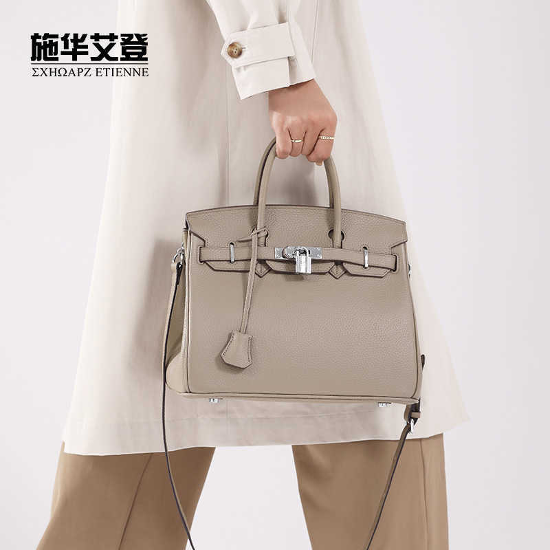 Designer Bags Hem Handbags Women Cluth Fashion Female Lychee Pattern Real Leather Top Large Capacity One Shoulder Handbag Togo Pu Luxury, Red6
Designer Bags Hem Handbags Women Cluth Fashion Female Lychee Pattern Real Leather Top Large Capacity One Shoulder Handbag Togo Pu Luxury, Red6