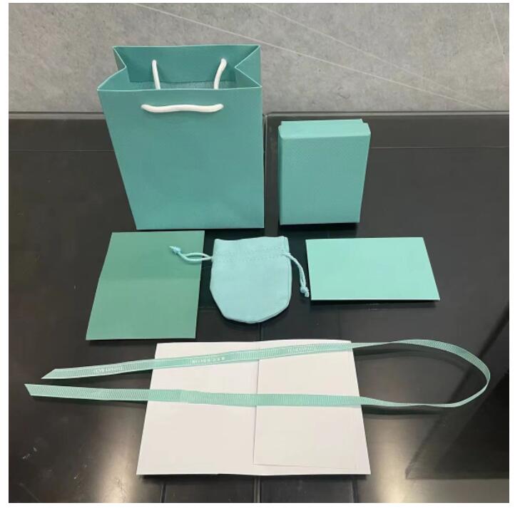 Hot Selling Bracelet Necklace Earrings Original Jewelry Box Set Jewelry Packaging Display Cabinet Box tiffanys 2023
Hot Selling Bracelet Necklace Earrings Original Jewelry Box Set Jewelry Packaging Display Cabinet Box tiffanys 2023