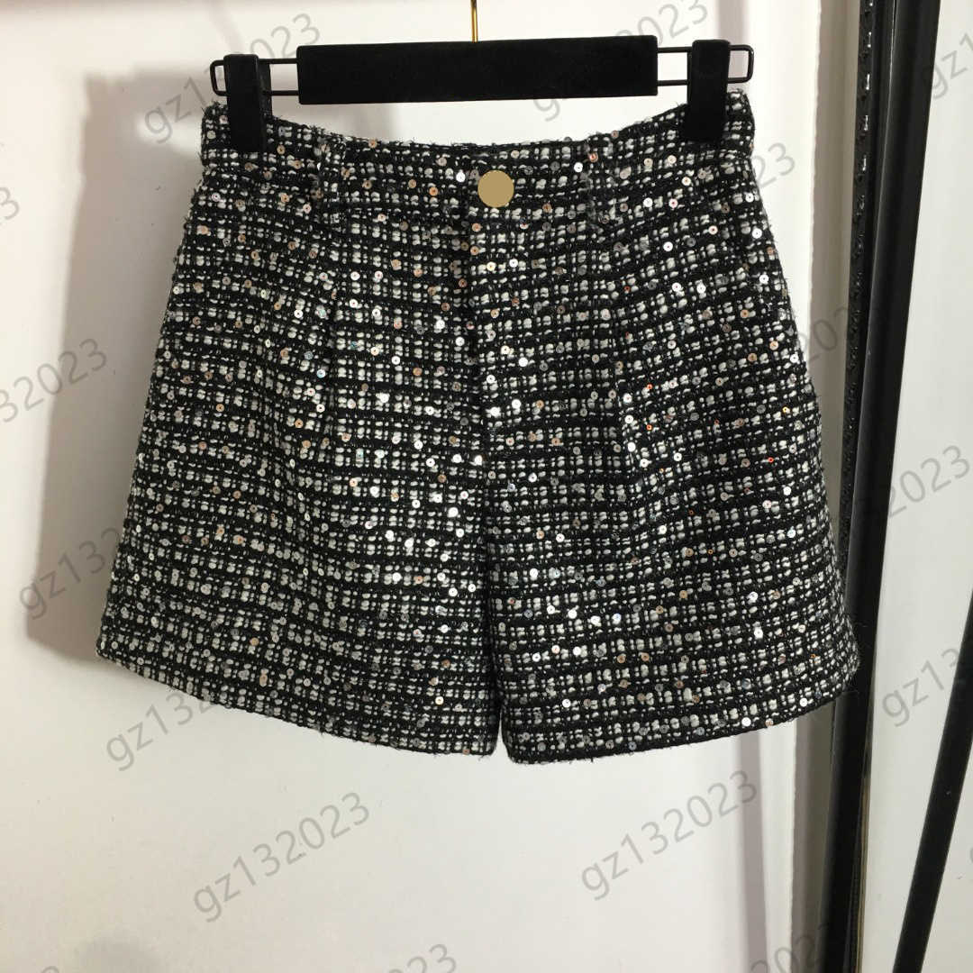 Pants Woman Custom Lion Head Button Opening Sequined High Waist Shorts Soft Lining Tweed Fabric Pockets Designer Short Trousers Luxury Brand Womens Clothes
Pants Woman Custom Lion Head Button Opening Sequined High Waist Shorts Soft Lining Tweed Fabric Pockets Designer Short Trousers Luxury Brand Womens Clothes