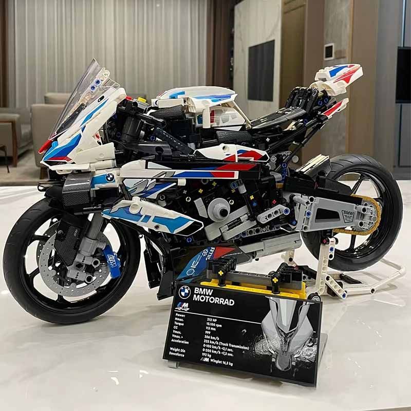 6688 High-tech Block Series M 1000 RR T6088 Motorcycle Type Racing Vehicle Model 1920PCS Building Blocks Brick Toys Kids Birthday Gift Set 42130
6688 High-tech Block Series M 1000 RR T6088 Motorcycle Type Racing Vehicle Model 1920PCS Building Blocks Brick Toys Kids Birthday Gift Set 42130