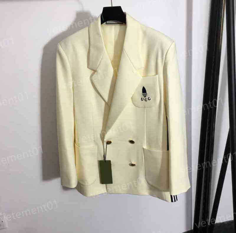 Luxury Womens Jackets Fashion Co-branded Logo Embroidery Metal Button Slim Fit Blazer Tops Brand Designer Women Clothing 0912
Luxury Womens Jackets Fashion Co-branded Logo Embroidery Metal Button Slim Fit Blazer Tops Brand Designer Women Clothing 0912