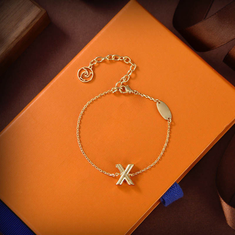 Designer bracelet woman chain bracelets letter design fashion classic simple style gift for social gathering good