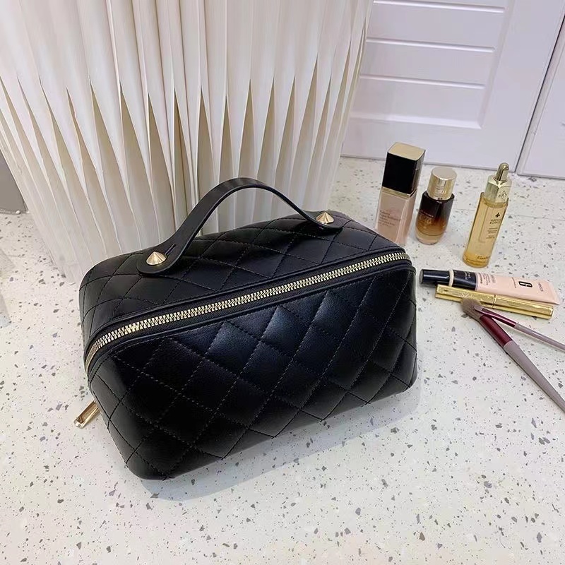 Big Lady leather Cosmetic Bags Fashion Makeup Bag Women Designers Toiletry Travel Pouch Ladies Purses Gift small purse, Ivory
Big Lady leather Cosmetic Bags Fashion Makeup Bag Women Designers Toiletry Travel Pouch Ladies Purses Gift small purse, Ivory