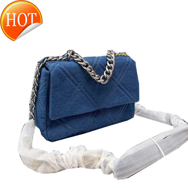 Women's Luxury Designer Shoulder Bags Fashion Denim Two-tone Clamshell Envelope Wrapped Gold/silver Hardware Chain Portable Crossbody Bag Factory Direct Sale
Women's Luxury Designer Shoulder Bags Fashion Denim Two-tone Clamshell Envelope Wrapped Gold/silver Hardware Chain Portable Crossbody Bag Factory Direct Sale