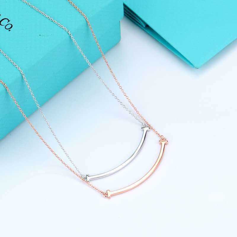 Sterling silver t home smiling face necklace for female students Korean version simple 18k rose gold net red sexy temperament 
Sterling silver t home smiling face necklace for female students Korean version simple 18k rose gold net red sexy temperament