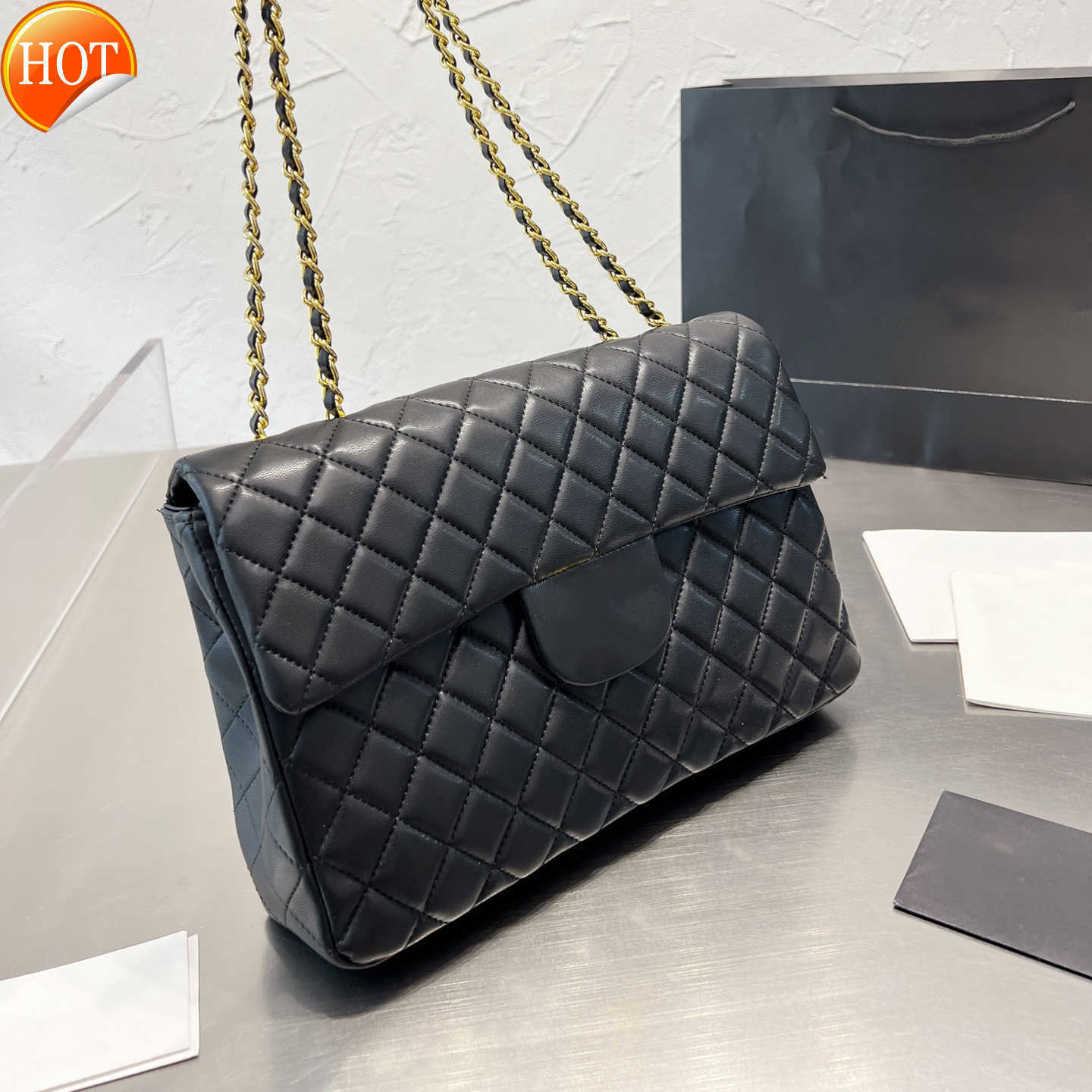 Women's Luxury Designer Shoulder Bags Fashion Black Classic Quilted Vintage Clamshell Bag Leather Diamond Gold Hardware Chain Crossbody Bag Factory Direct Direct
Women's Luxury Designer Shoulder Bags Fashion Black Classic Quilted Vintage Clamshell Bag Leather Diamond Gold Hardware Chain Crossbody Bag Factory Direct Direct