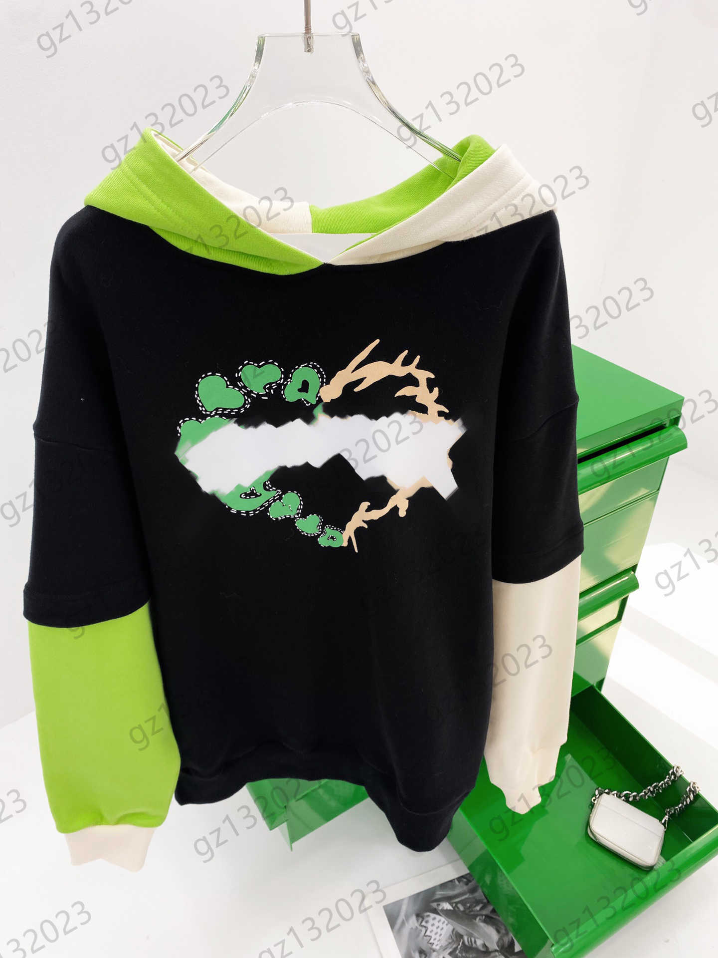 Womens Hoodie Color Matching Letter Logo Printing Pullover Hooded Sweatshirts Thick Fabric Off Shoulders Long Sleeves Warm Tops Designer Joker Women Clothes, 13
Womens Hoodie Color Matching Letter Logo Printing Pullover Hooded Sweatshirts Thick Fabric Off Shoulders Long Sleeves Warm Tops Designer Joker Women Clothes, 13