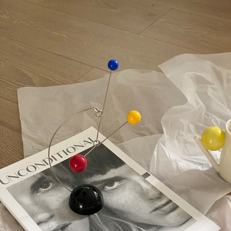 Novelty Items JOYLOVE Desk Mobiles Calder Desk Balance Device Dynamic Sculpture Decoration Ins Niche Art Decoration 221129
Novelty Items JOYLOVE Desk Mobiles Calder Desk Balance Device Dynamic Sculpture Decoration Ins Niche Art Decoration 221129