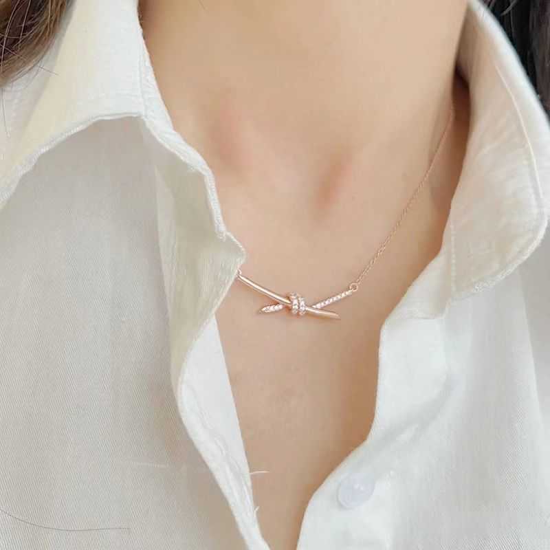 5LS8 Designer vs Original designer T's Valley Ailing Knot Rose Gold Necklace Cross Premium Design Diamond Set Pendant
5LS8 Designer vs Original designer T's Valley Ailing Knot Rose Gold Necklace Cross Premium Design Diamond Set Pendant
