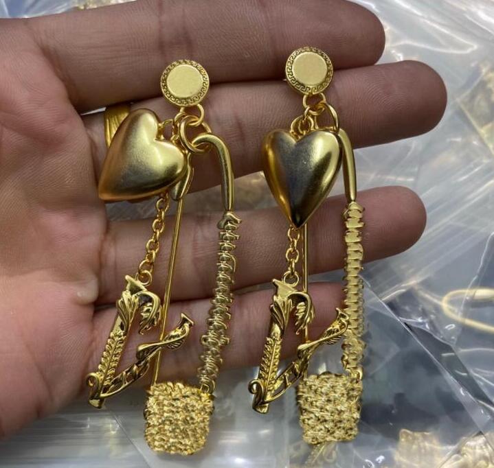 Designer Jewelry safety pin Earrings Dangle & Chandelier Banshee Medusa Head Portrait Women Greece Meander Pattern Earhook Earring Gift MER3 -- 6305
Designer Jewelry safety pin Earrings Dangle & Chandelier Banshee Medusa Head Portrait Women Greece Meander Pattern Earhook Earring Gift MER3 -- 6305