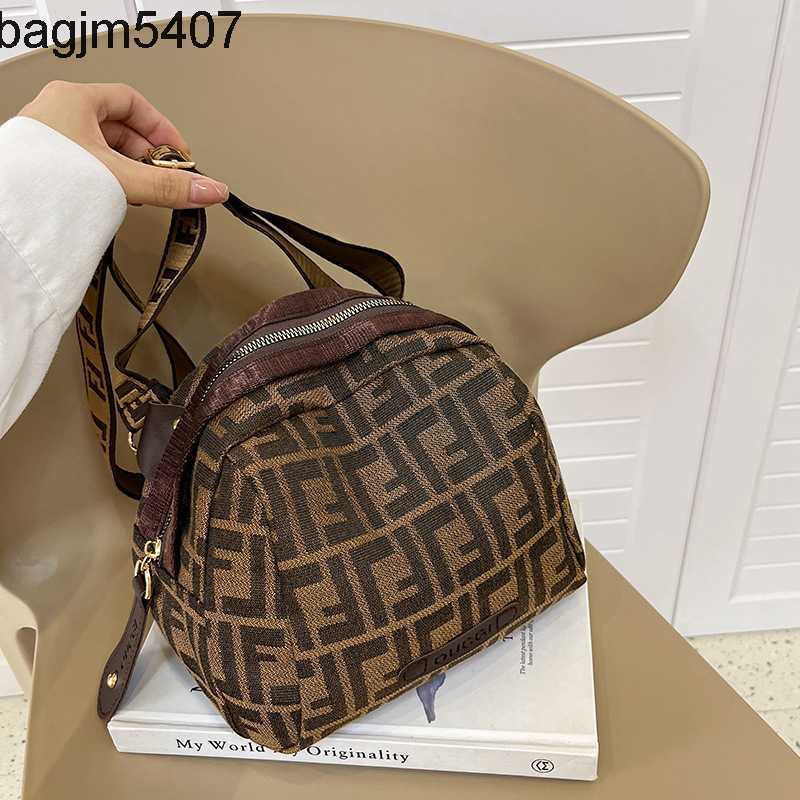 Design Bag Factory Wholesale and Retail Women's Bag New Fashionable One Shoulder Versatile Network Red Crossbody Large Capacity Women, Dark brown
Design Bag Factory Wholesale and Retail Women's Bag New Fashionable One Shoulder Versatile Network Red Crossbody Large Capacity Women, Dark brown