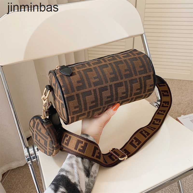 Tote Bag Factory Wholesale and Retail 2023 Spring New Msenger Wide Shoulder Belt Simple Cylinder Pillow Old Flower Boston Women's Single, Coffee
Tote Bag Factory Wholesale and Retail 2023 Spring New Msenger Wide Shoulder Belt Simple Cylinder Pillow Old Flower Boston Women's Single, Coffee